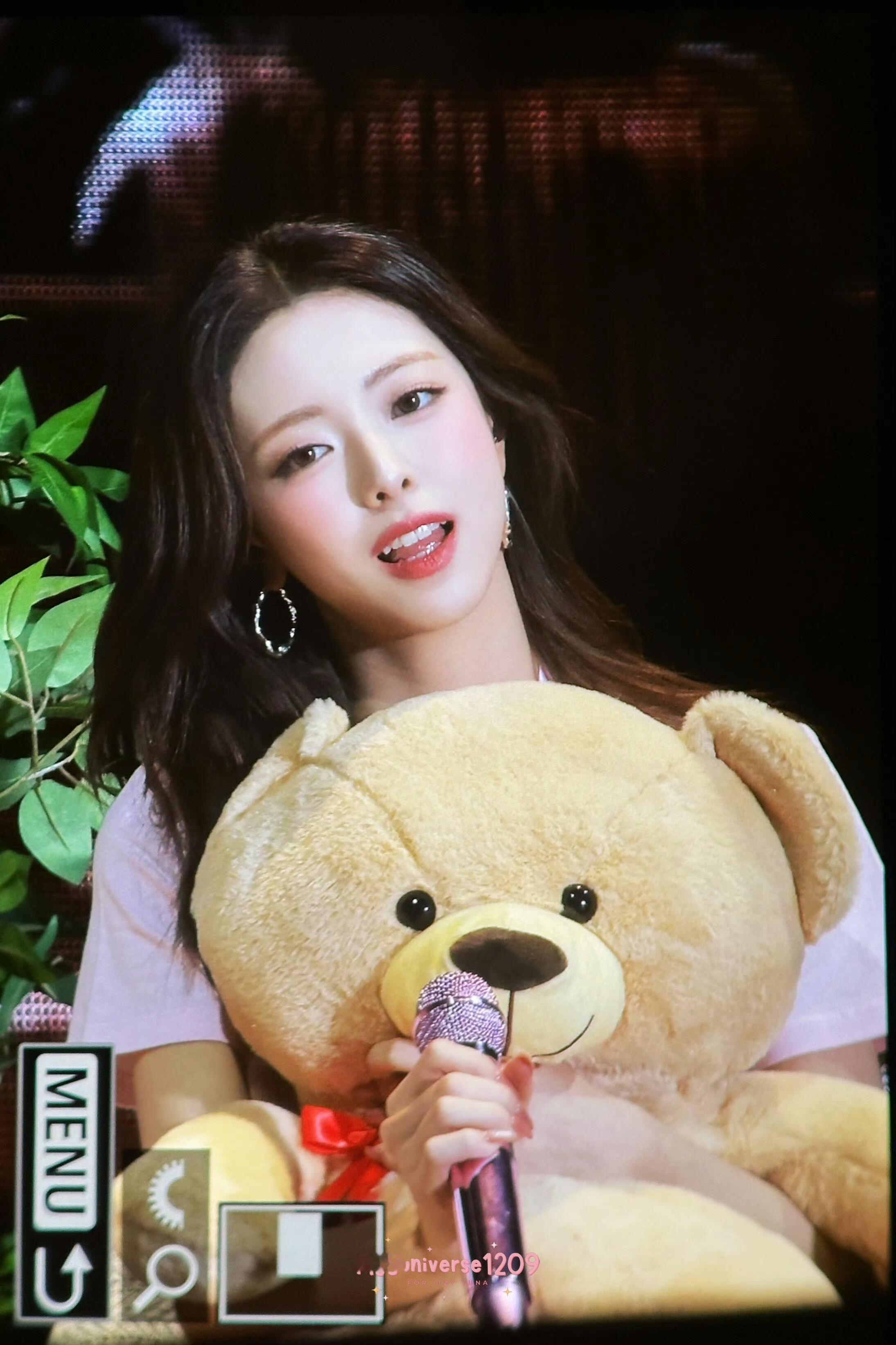 好漂亮要被申有娜香晕了也太像我的芭比娃娃了….💖✨​​​