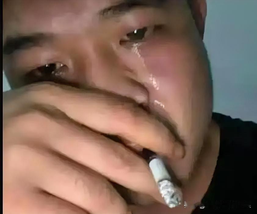 到底是什么事情，能让一位快退休的老教师当场破防？最近一则关于老师的新闻，揭开了这