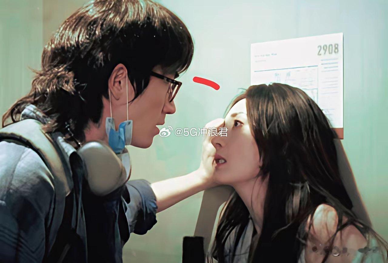 不是我说《惊蛰无声》到底是哪个天才想出来让杨幂和朱一龙一起来演对手戏的。朱一龙和