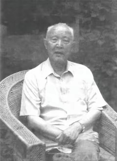 1960年，第63军军长傅崇碧少将在例行体检中，被检查出肾癌。听从医嘱，他外出散