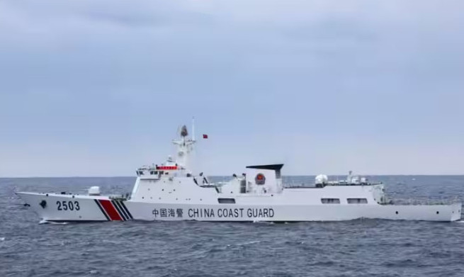 中方052D型海警船现身钓鱼岛，日本海上保安厅官员震动，这谁打得过呀？2026年
