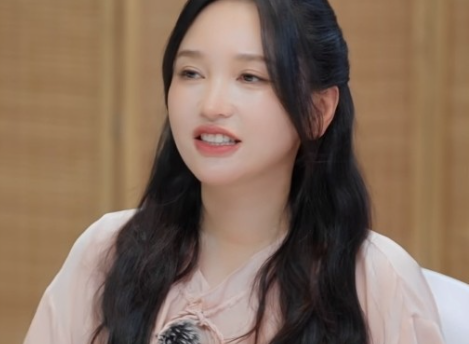金莎一句话让所有人尴尬《妻子的浪漫旅行》里，一群人才刚认识，金莎就抛出了一个