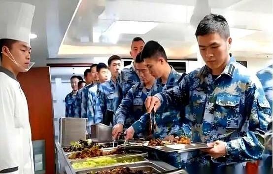 都说航母是吞金兽，到底有多夸张？就拿山东舰来说，每天光猪肉，就得整整24头摆上流