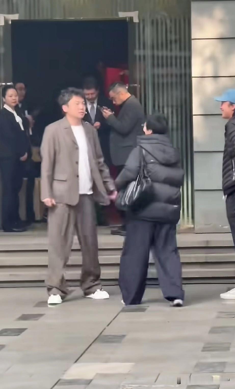 上戏80周年校庆，大家的焦点都集中在有了名儿，成了腕儿的大明星身上。像雷佳音，于