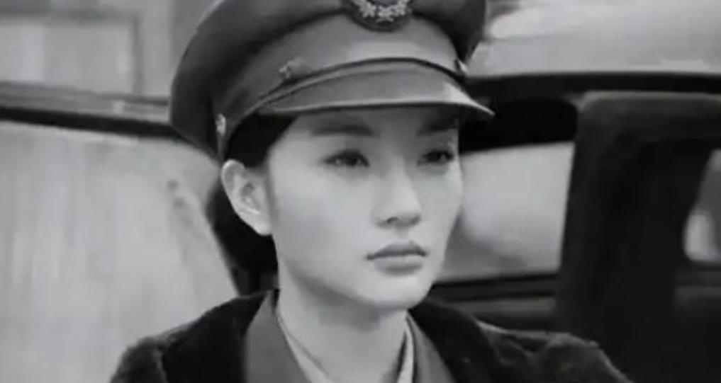 1978年，李桂兰因经常买猪头肉，被举报，民警把她带走时，丈夫却愣了，张春莲说：