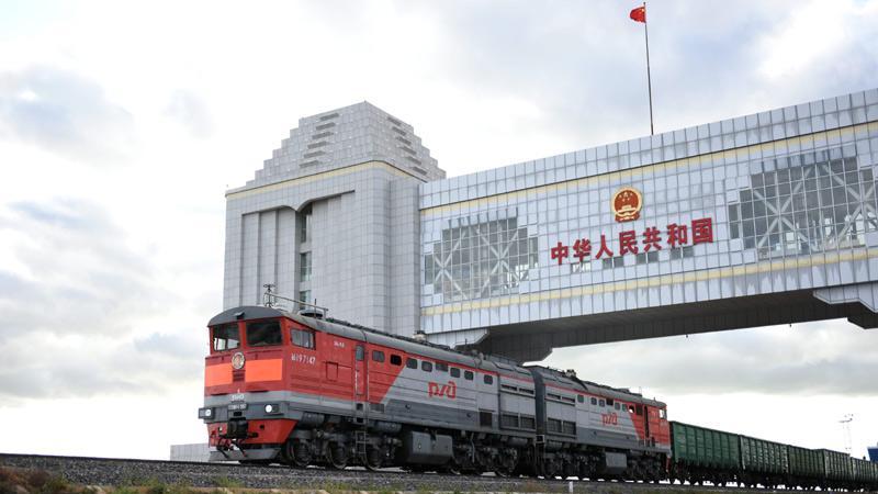 俄罗斯终于学聪明了?大量战略物资加速运往中国,普京的预言很准