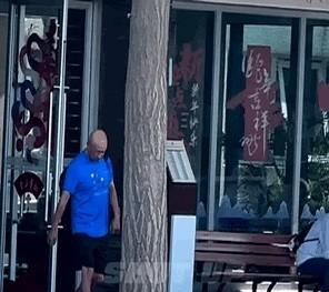 6月18日，肖指上训，看起来特别像大哥。肖指的戒指太亮了，被晃到了。这戒指绝对