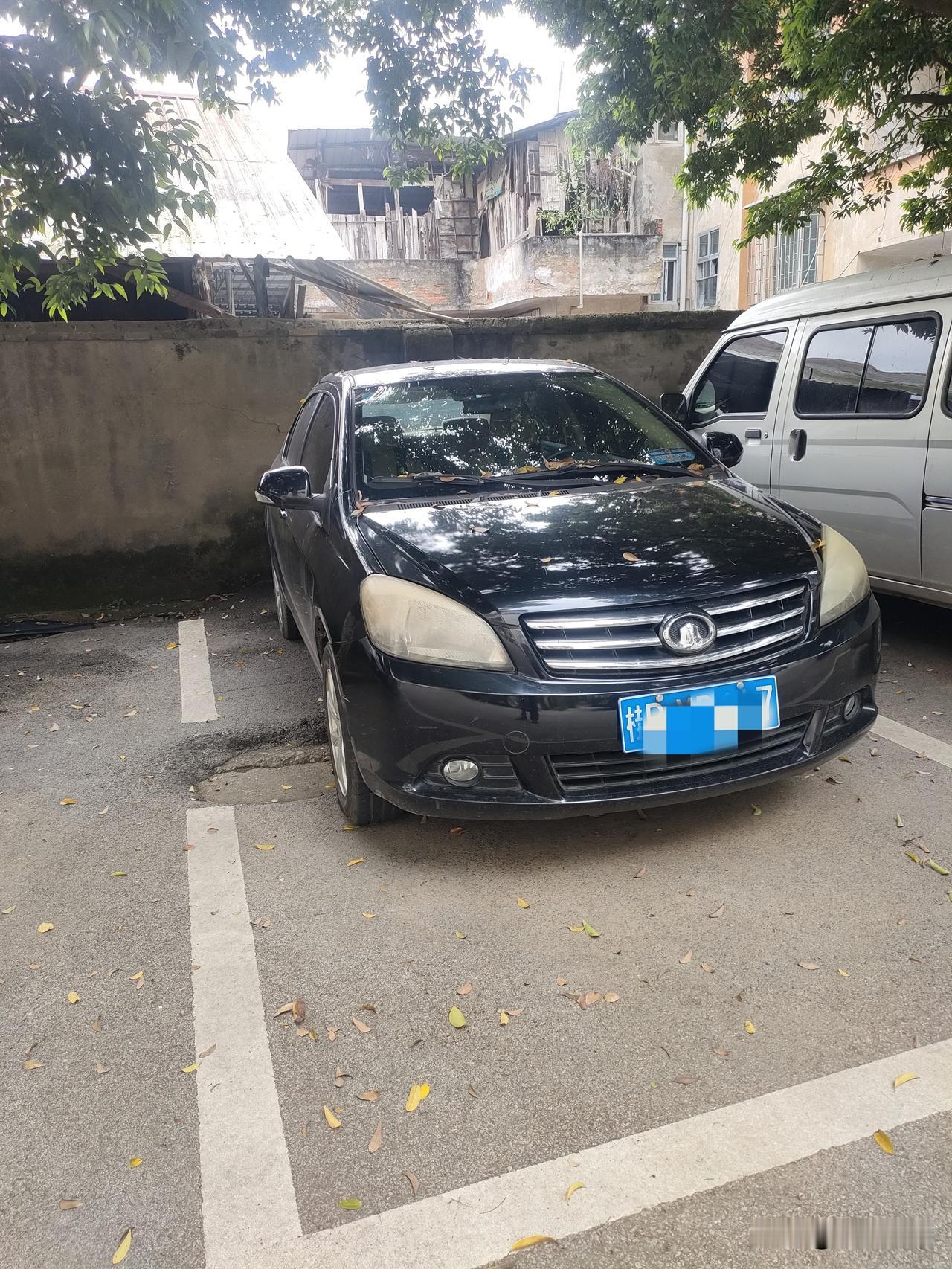 很多油车主都想换新能源车。但我要泼盆冷水：我建议，如果你现在开着一辆油车，别管开