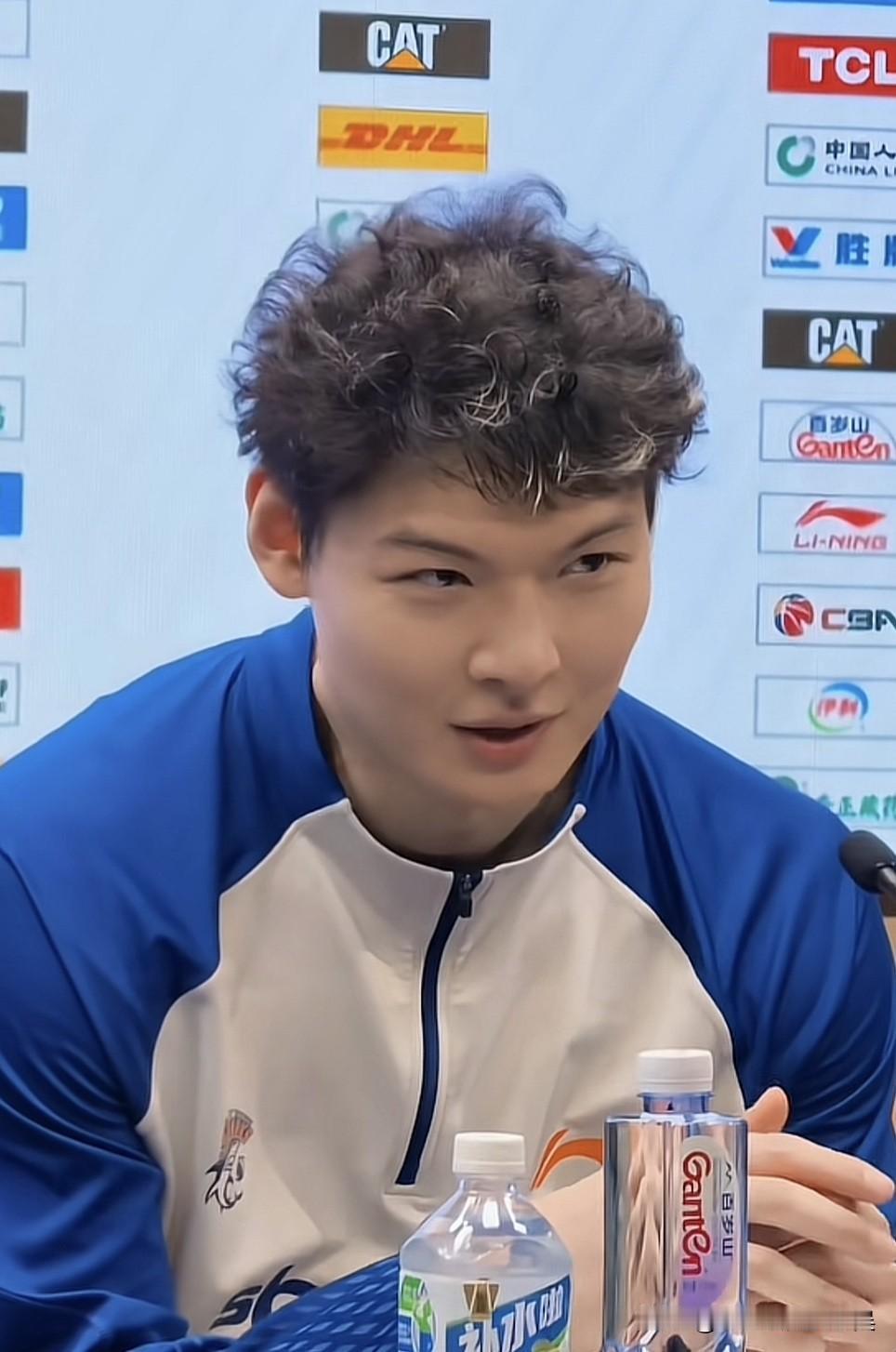 王哲林成CBA第6位万分先生！王哲林赛后采访说道：“我觉得拿到一万分证明我在