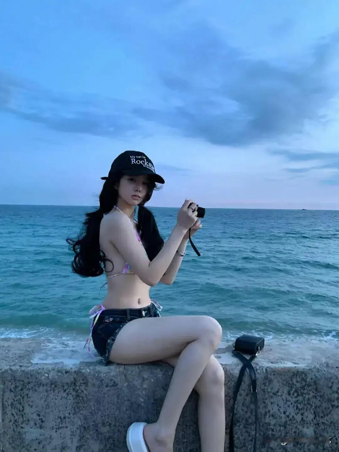 松弛出片显腿长｜海边拍照零难度姿势，普通人随手拍也能秒变大长腿想在海边拍出