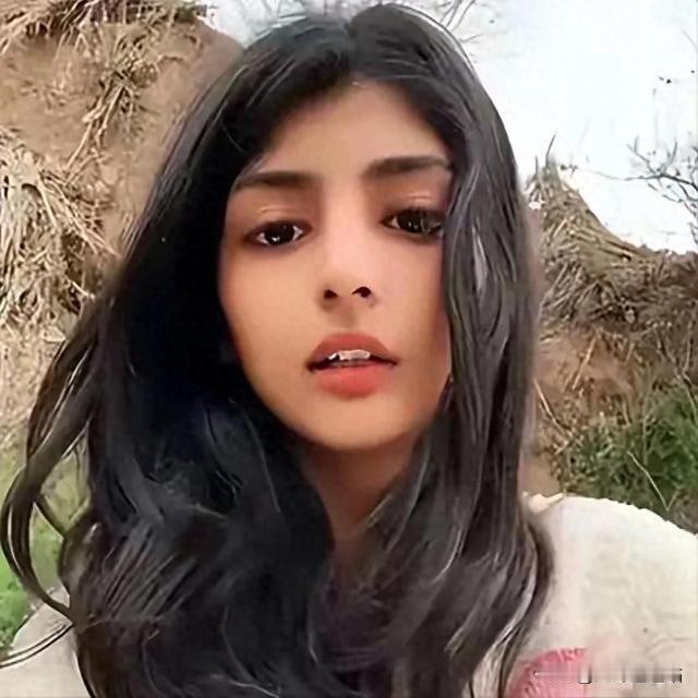 新婚三日口碑崩塌，网红小黑妮重蹈嘎子哥覆辙，婚服直播带货遭央视点名在阅读此