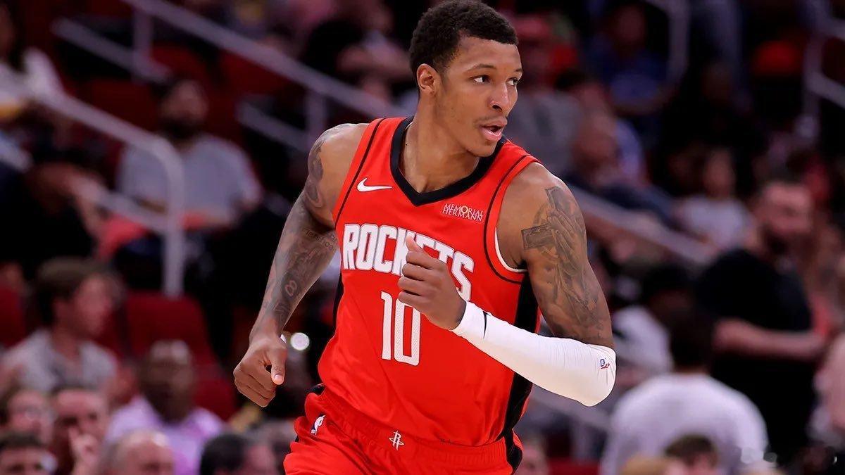 小贾今天18分5篮板4记三分2抢断2助攻16中6加时得到7分！贾巴里史密斯休斯顿