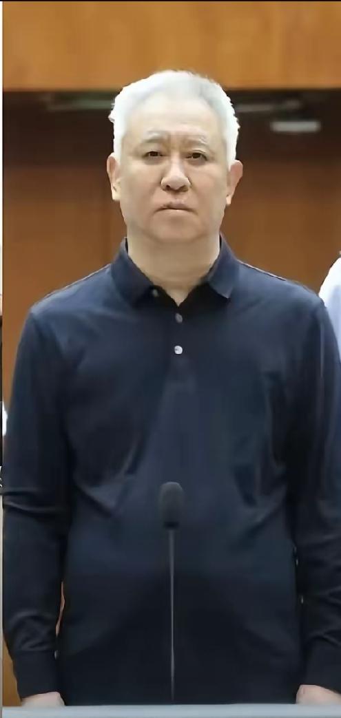 许家印之所以有今日牢狱之灾，跟他的性格是分不开的！一个农村的苦娃，渐渐成为一位富