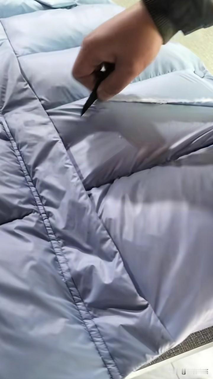 海南女子网购羽绒服半个月后退货后续，当事人苏女士称，半个月退货是别人乱说的，这件