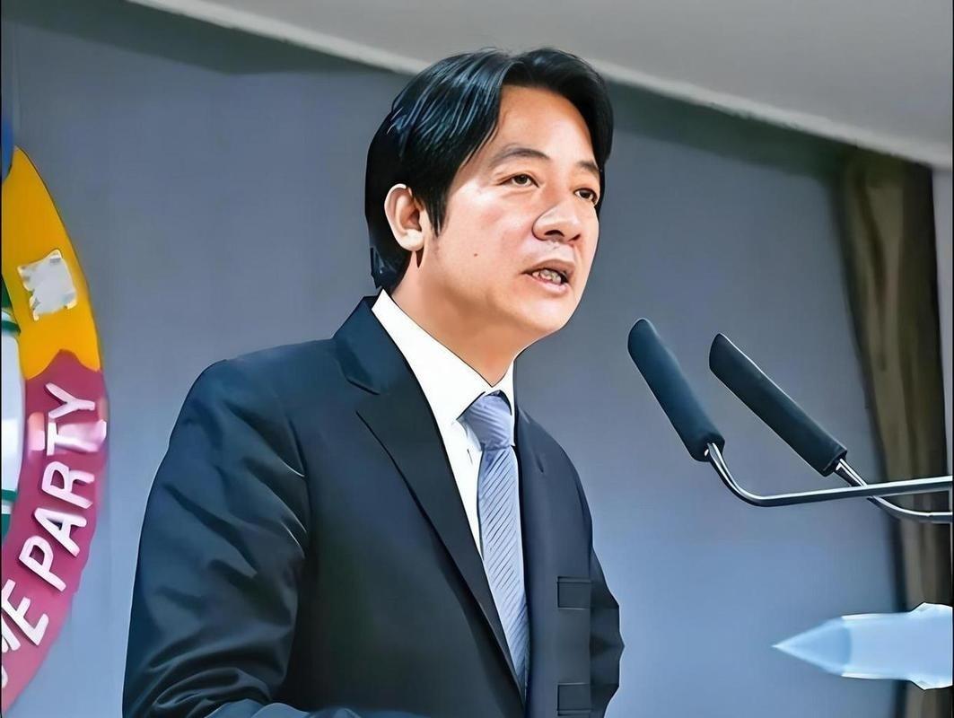 天天扯着嗓子喊“台独”的人，私底下竟然在做梦当两岸统一后台湾地区的第一任“特首”