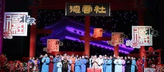 桌椅、音响、化妆镜连夜撤走，钥匙都交回去了。这哪是暂时关门，这是被人从家里清出