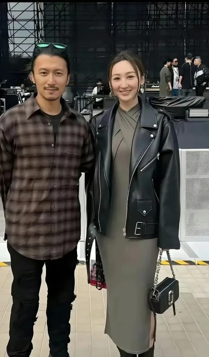 谢霆锋身旁美女超眼熟，却一时叫不上名，她究竟是何方佳人？​​​