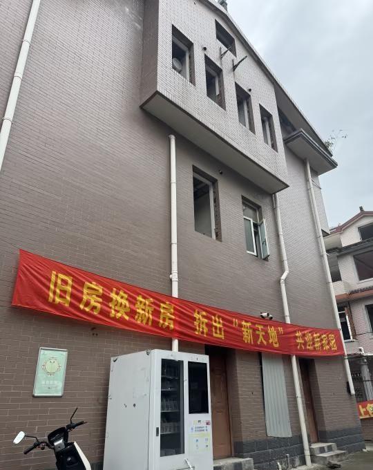 上海城中村马上拆迁啦！听说分三套房加500万上海城中村马上拆迁啦！听说分三套房