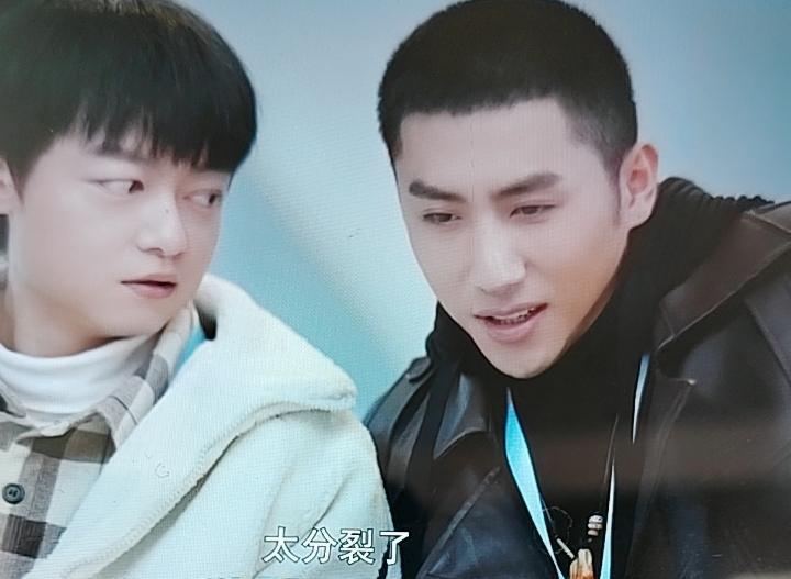 买完房那天，我请全公司吃了散伙饭。因为中介卷款跑路，卖家没拿到全款不肯搬走。