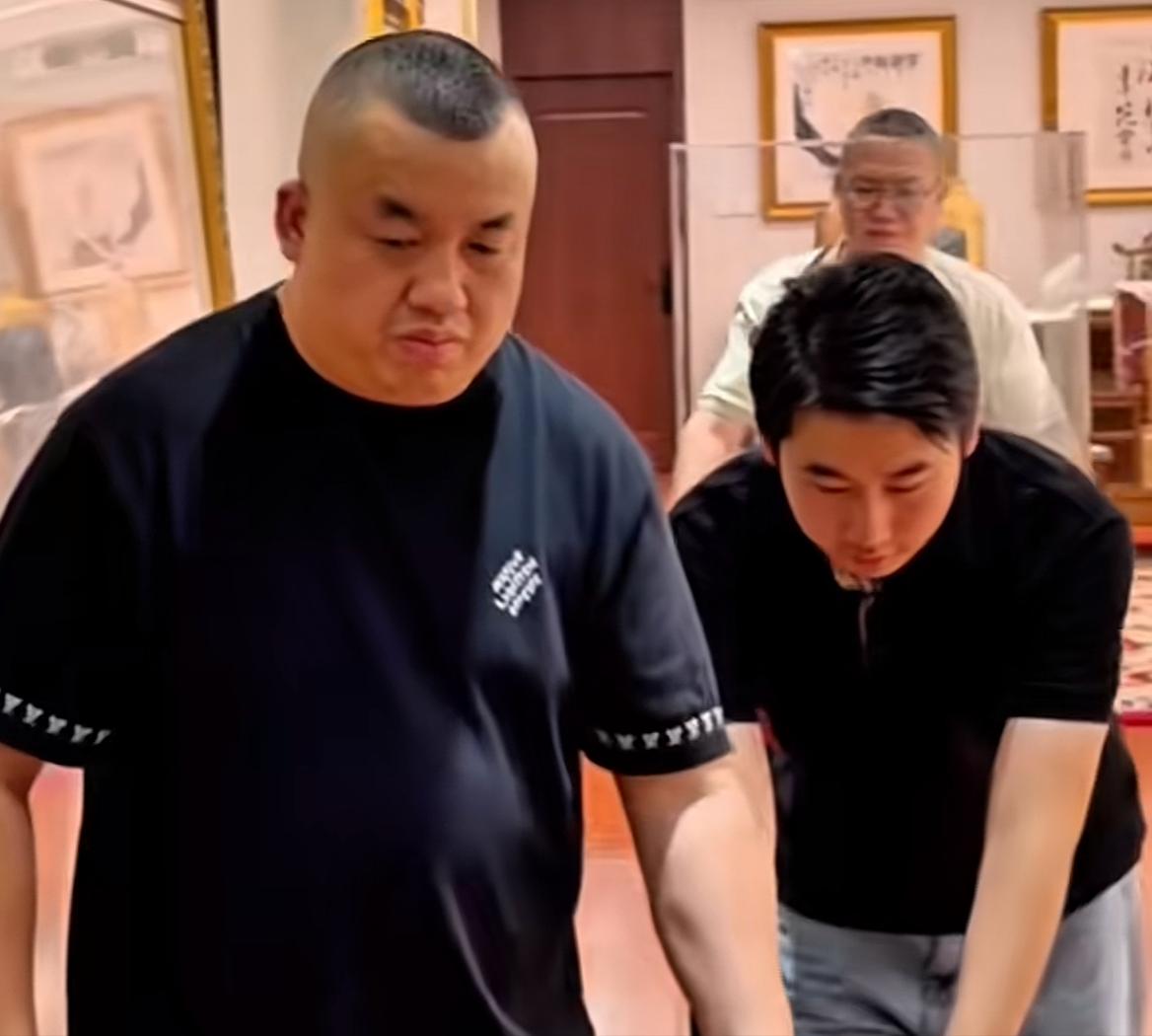 北京坤哥这次出尽了风头，30万的一款茅台酒，这就直接给卖出去了，而且还豪横的表示