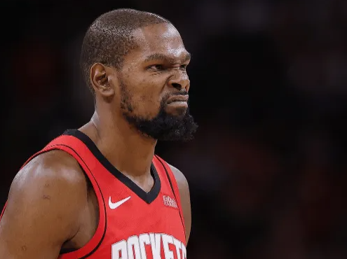 明日，火箭将在客场迎来NBA杯小组赛对阵勇士的比赛。今日，火箭记者发推表示：火