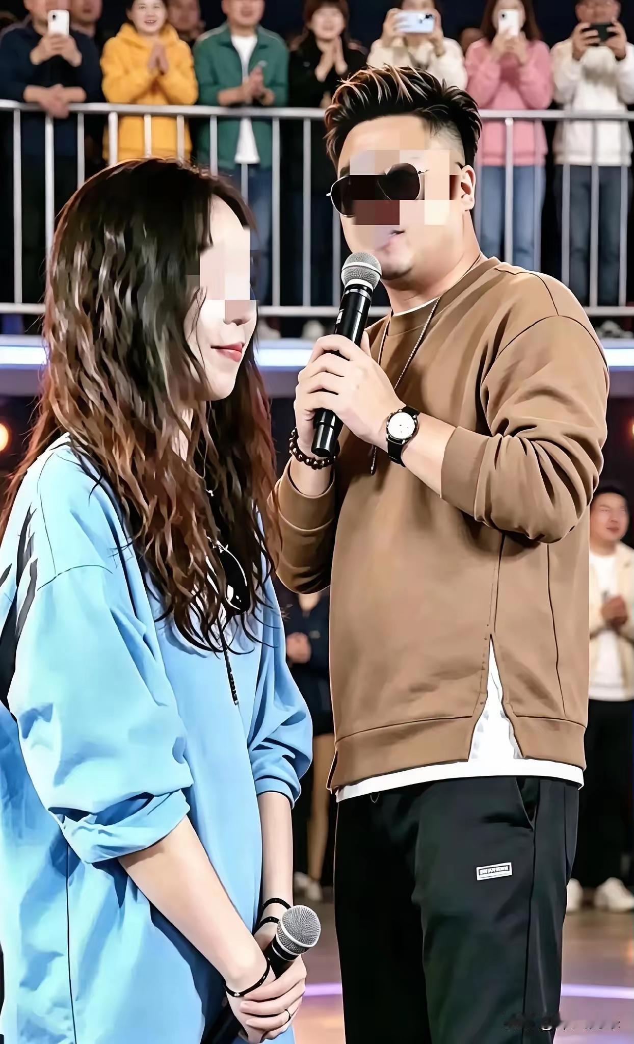 一位河南姑娘上台相亲，一眼相中了为她登台的哈尔滨小伙，两人长相、学历、工作都旗鼓