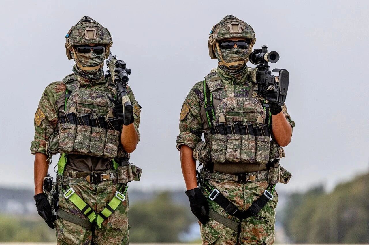 歼20与空降兵同框（一号哨位）烽火问鼎计划​​​
