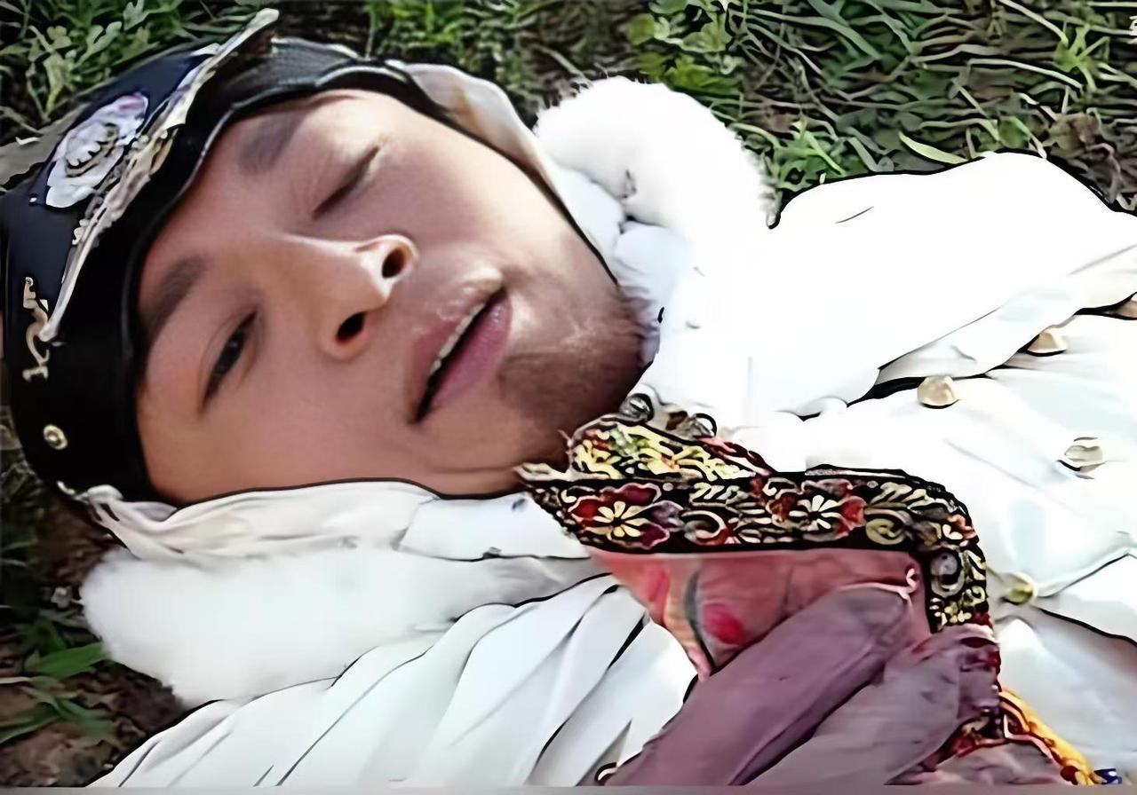 多尔衮但凡生个儿子，顺治都要开始走禅让流程了。他猝死的那年，娶了朝鲜公主，还把侄