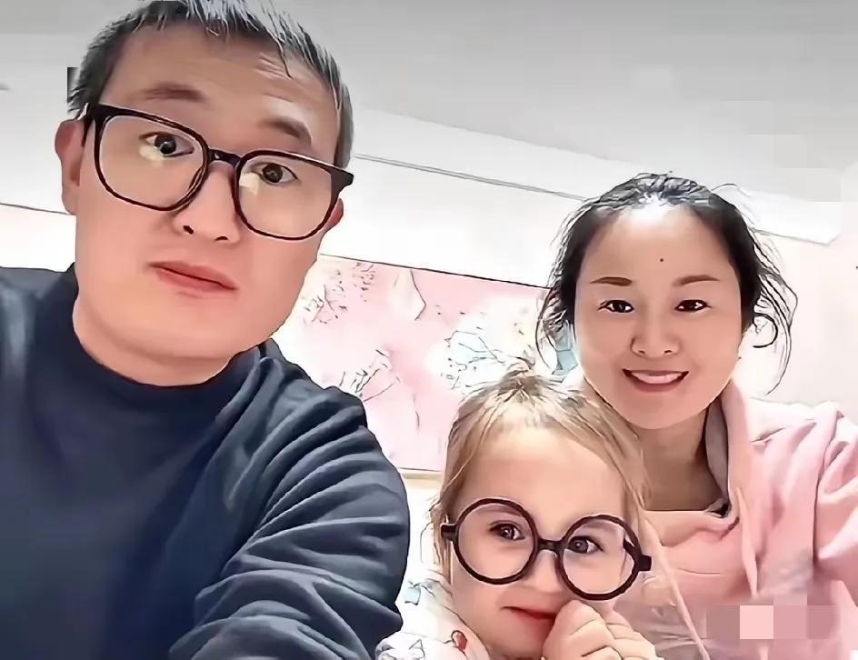 亲子鉴定结果出来了！江苏一对中国夫妻，竟然生下金发碧眼的女儿，家人起初以为是“抱