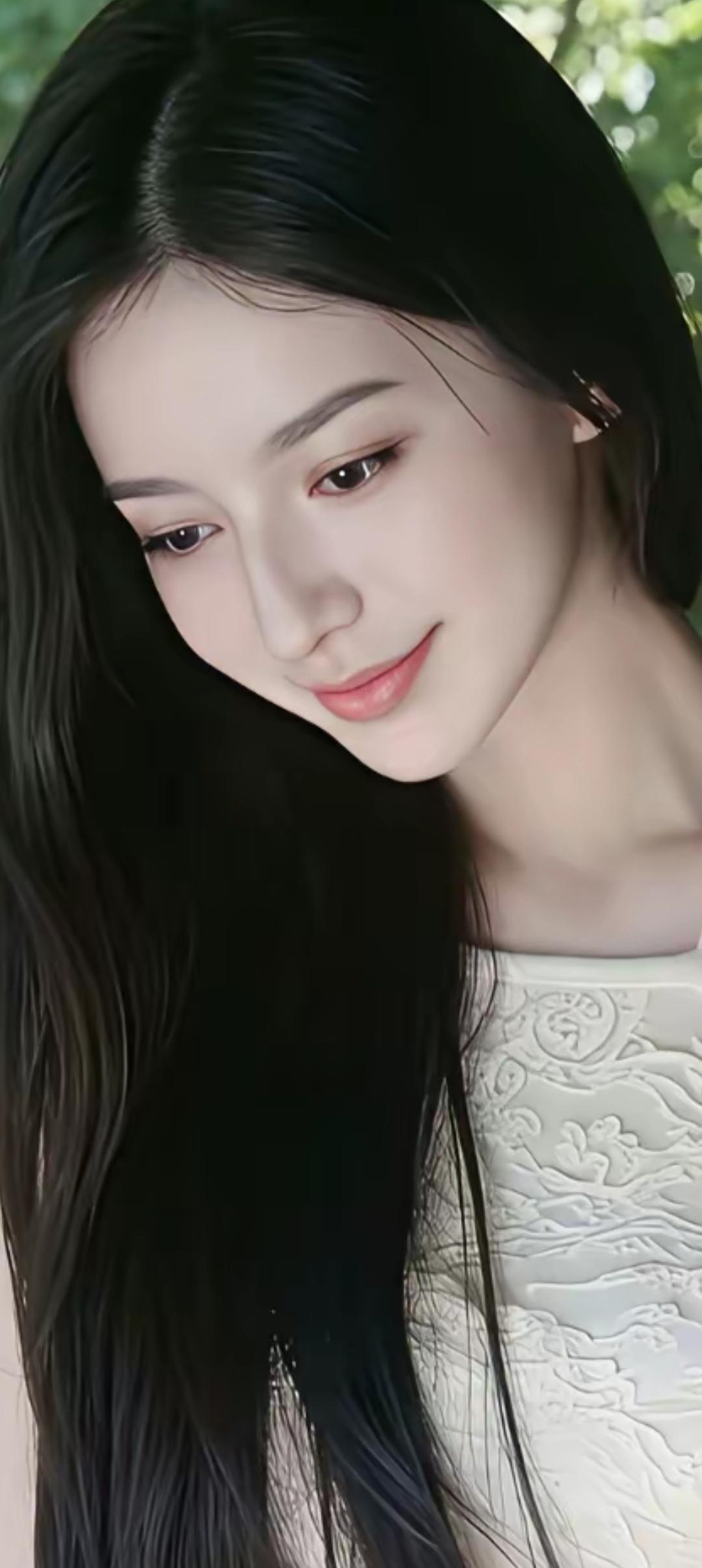 温柔甜美的古风少女，长发飘逸，微笑动人。