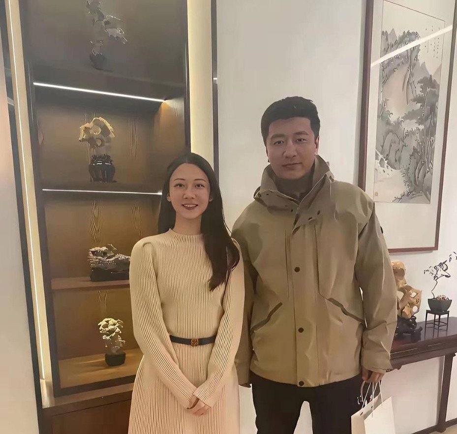 张雪峰老婆才35岁，那么年轻就丧夫以后咋活？