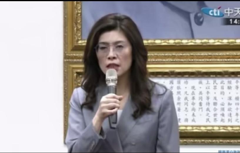 郑丽文宣布7月25日凯道集结，民进党政府逼我们吃毒油，就逼我们上街头毒油风暴