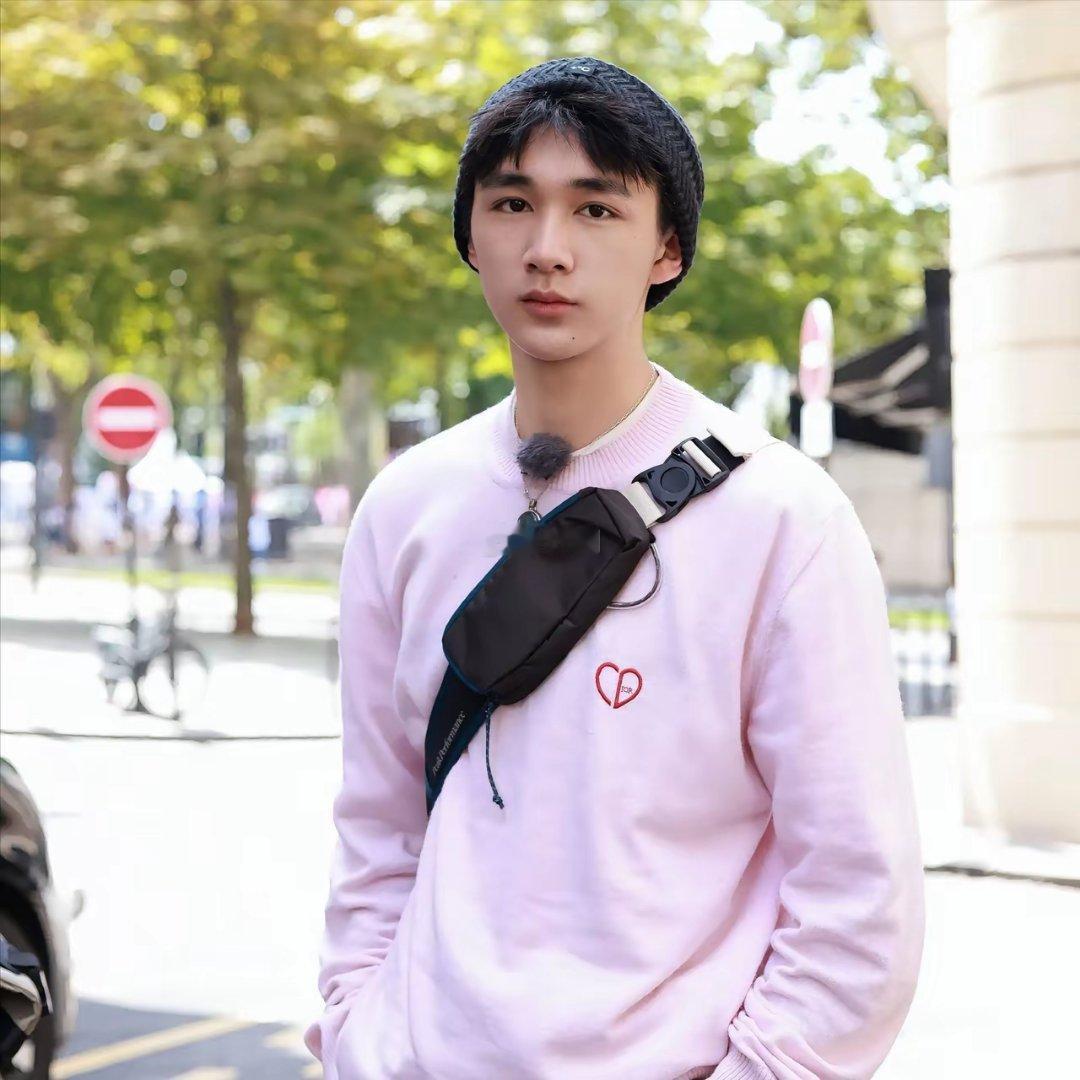 荣梓杉这事真的不意外，​虽然他还小，才19岁，但性格人品在综艺《花儿与少年》中就