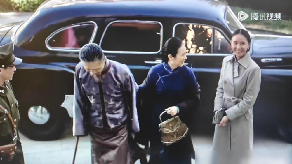 重温《人间正道是沧桑》：第四十四集的这个桥段，看到这位年轻的国军上校，我突然觉得