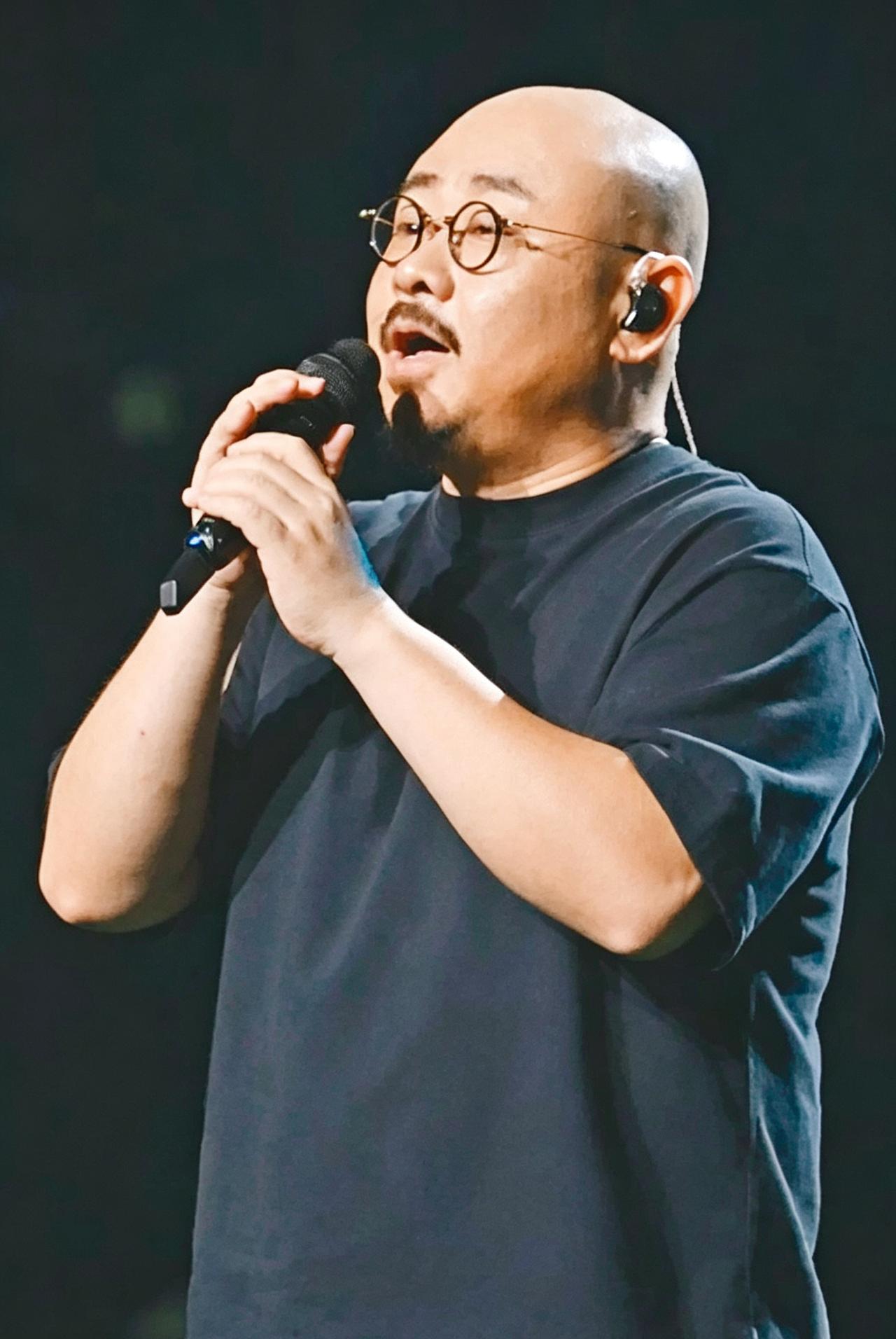 刀郎演唱会一票难求，为何多年无缘春晚舞台？刀郎多轮演唱会都一票难求，拥有很高国