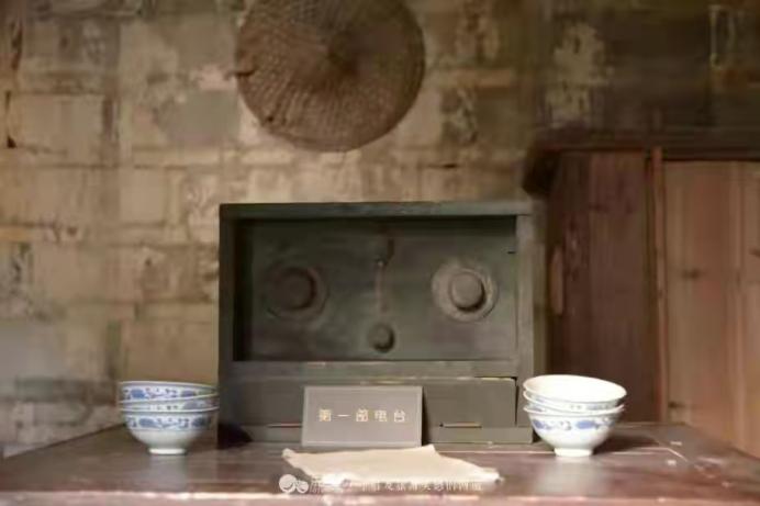 1930年12月，我军刚刚打了场胜仗，缴获了大量的物资，将士们都在庆祝，纷纷查看