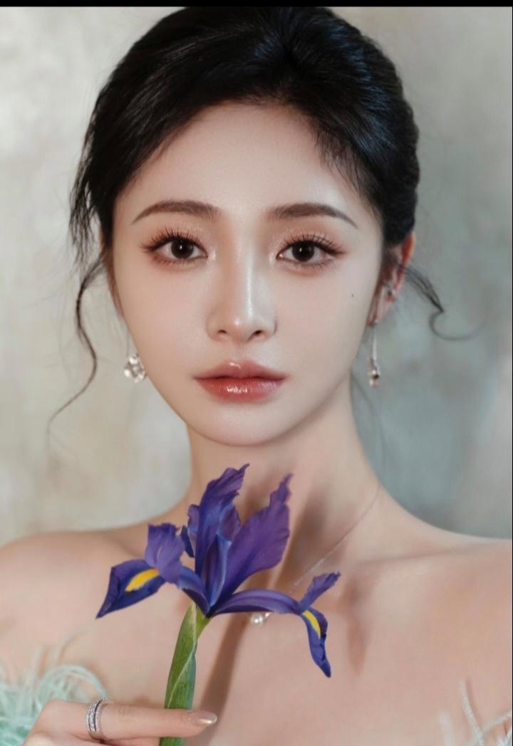 1.周洁琼近两年才真正燃起事业心，早前她一直想着凭借外形优势结识富二代，希望嫁入