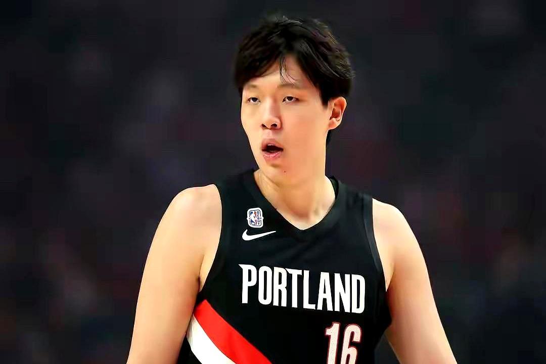 专业的就是不一样！听完徐鲸鱼对杨瀚森前景的分析，我恍然大悟！徐鲸鱼直接点