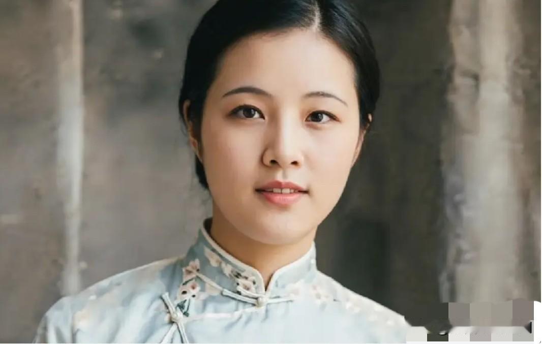 1936年，时年17岁的她嫁给54岁的国民党一级上将程潜。她婚后33年间，先后