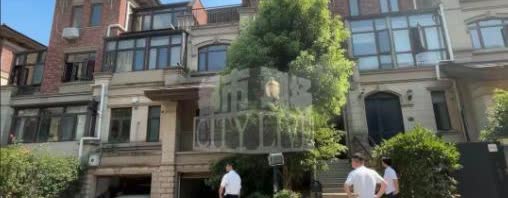 图个啥啊这是？江西南昌，一男子10多年前买了套别墅，一直没住，但物业费一分不少地