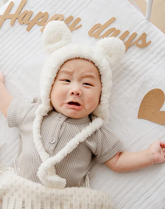 今晚广东啊b点算，鞭炮连天，哭个不停从中午开始就陆续放鞭炮，bb不断被吓哭，真