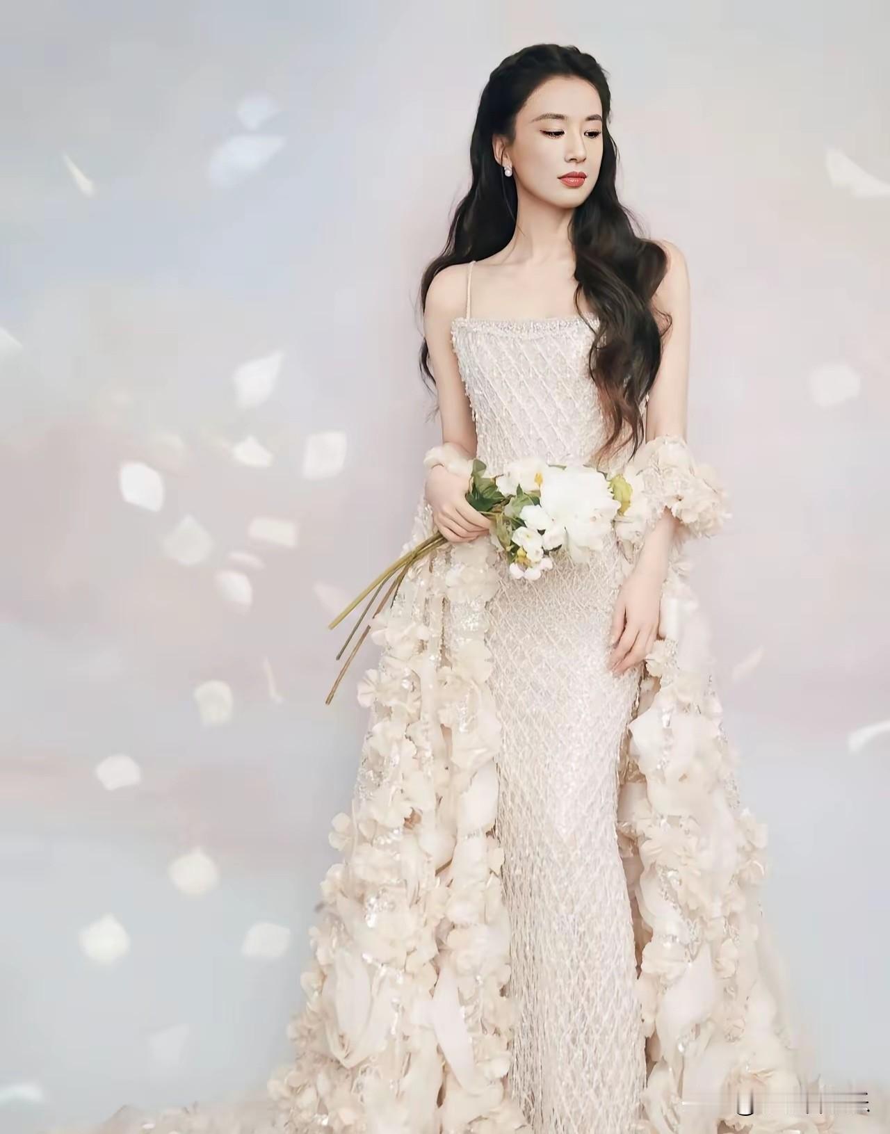 杨子想复合？黄圣依用行动说了不！年初刚离完婚，杨子转头就在直播间又是送钻戒又