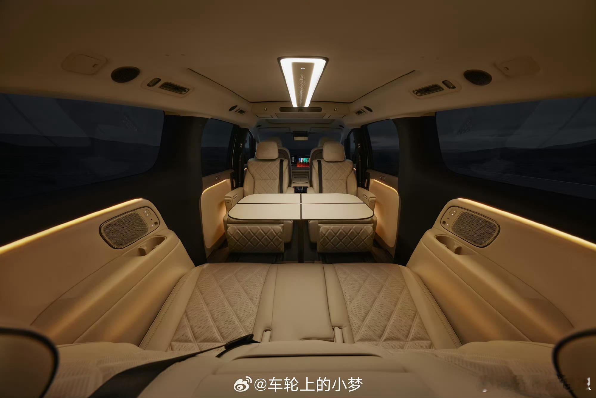 #理想汽车##理想新mega##理想i9#新一代ME­GAHo­me直接标配双马赫芯片、大象迎宾、客