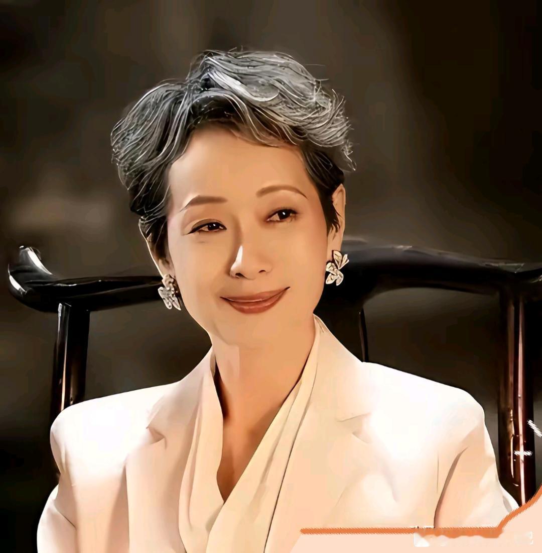 我就不明白了，人老了为啥要染发呢明明已经是6、7十岁的老人了，头发花白或全白是正