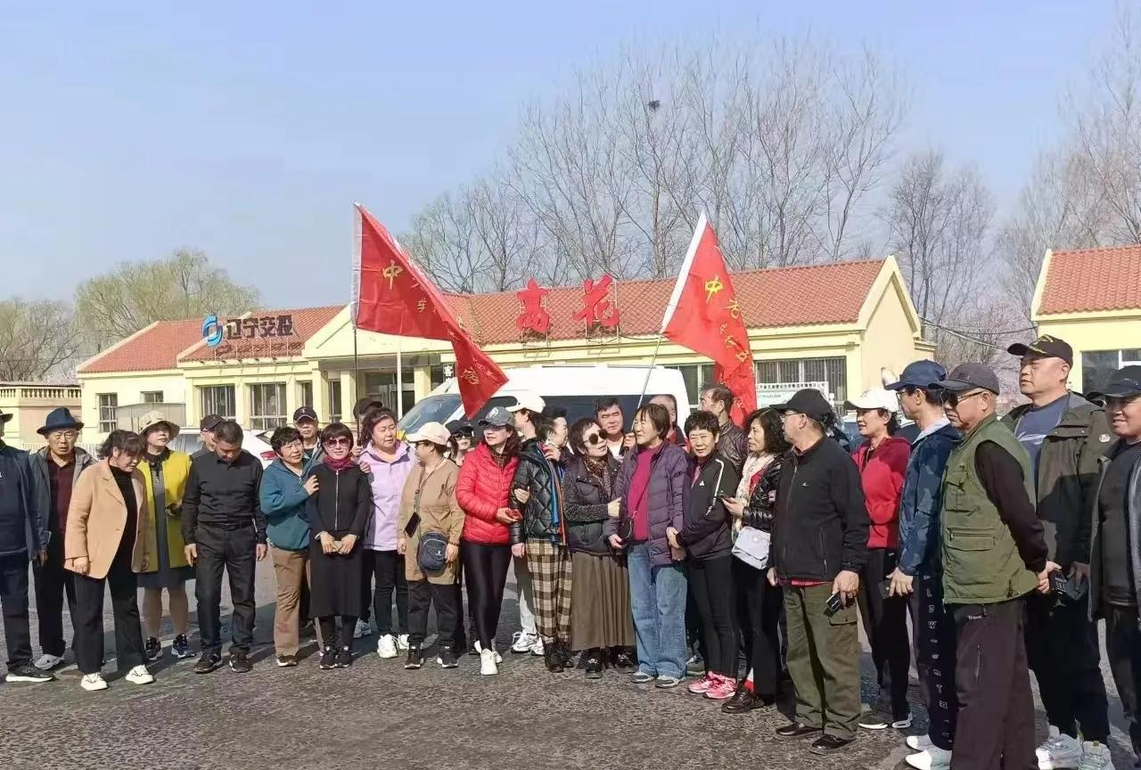 独驾是自驾新手的努力方向。随着自驾热的兴起，每天都有大量的新手入圈，他们热情高，