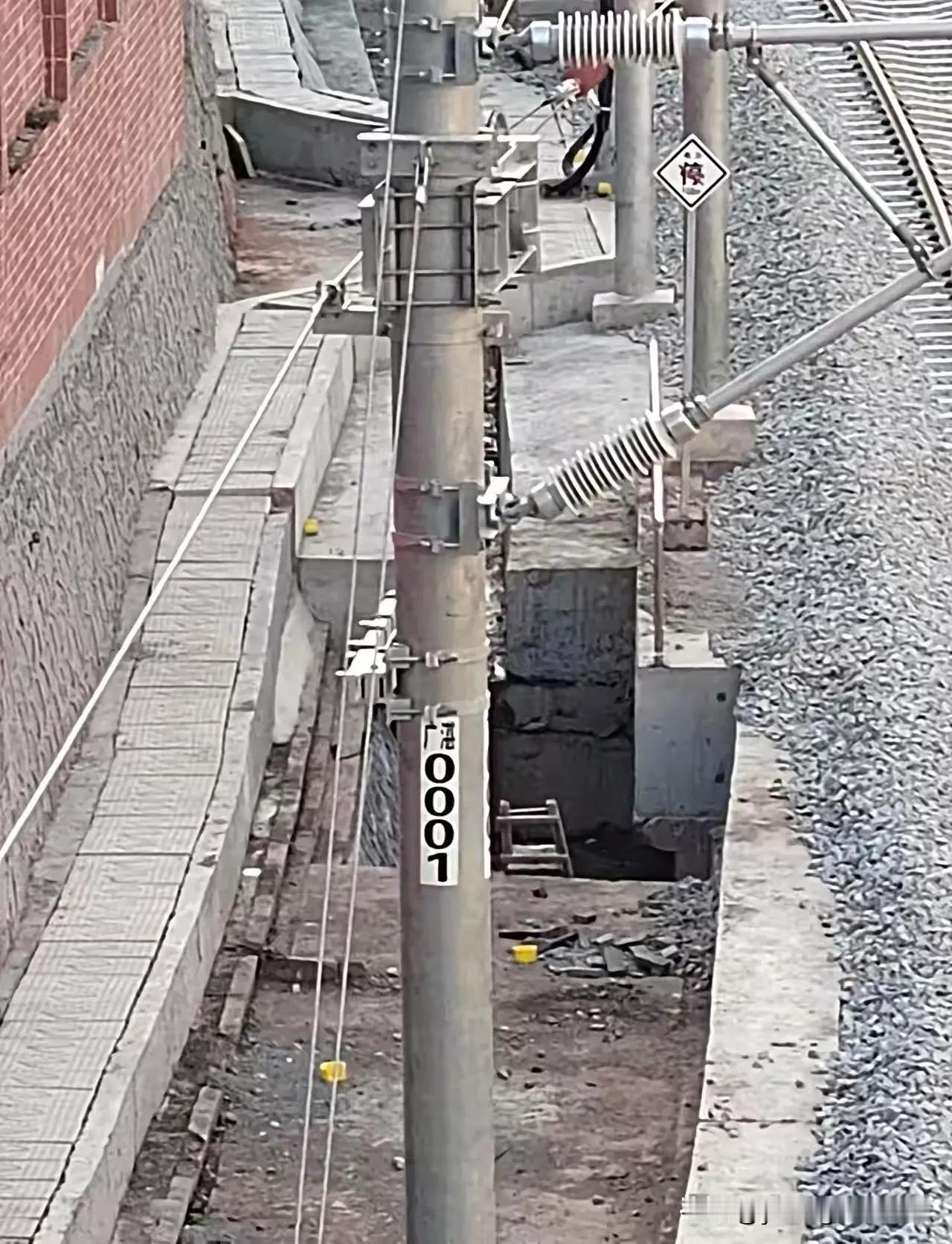 随着广州火车站西边广湛高铁正线的正式完工，广州火车站也具备了正式接入网站高铁列车