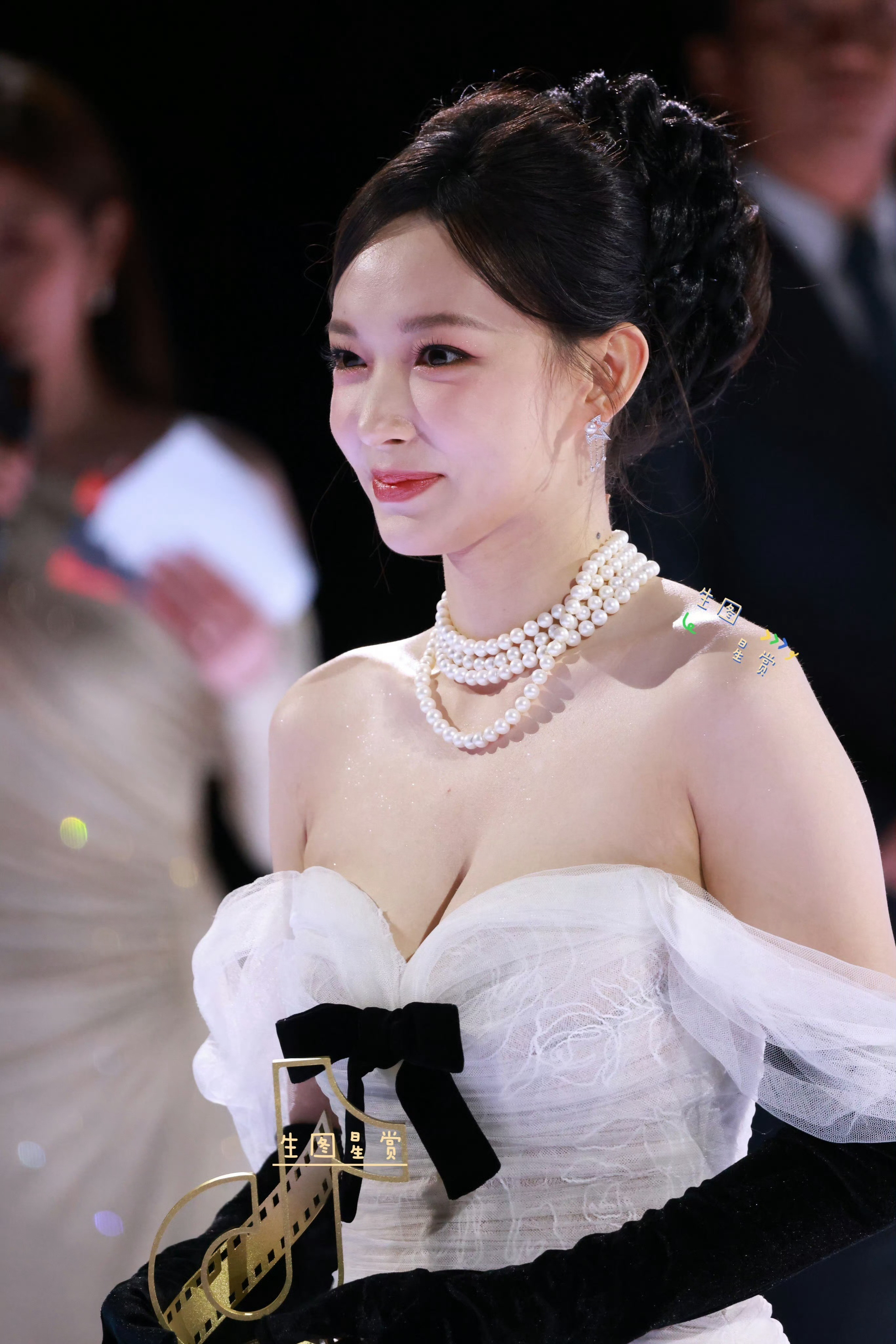 程潇电影之夜生图复古潇潇​​​