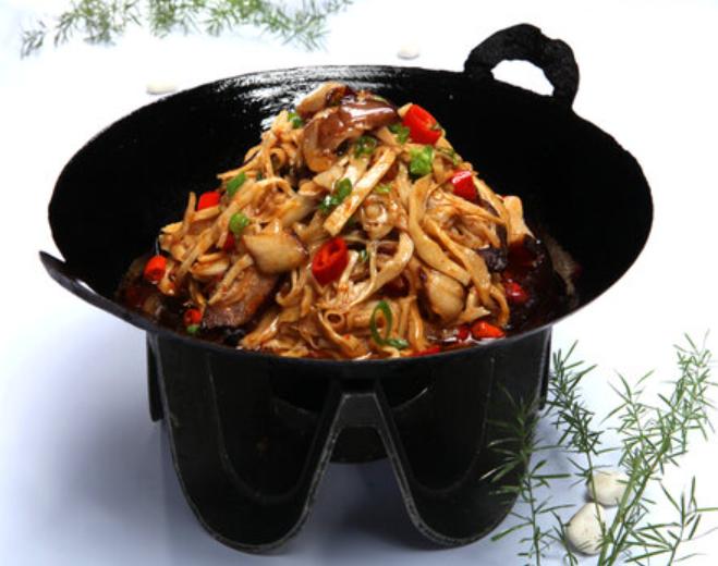 为什么黄焖鸡叫“焖”，铁锅大鹅叫“炖”，红烧排骨叫“烧”？这不是菜单取名随意，而