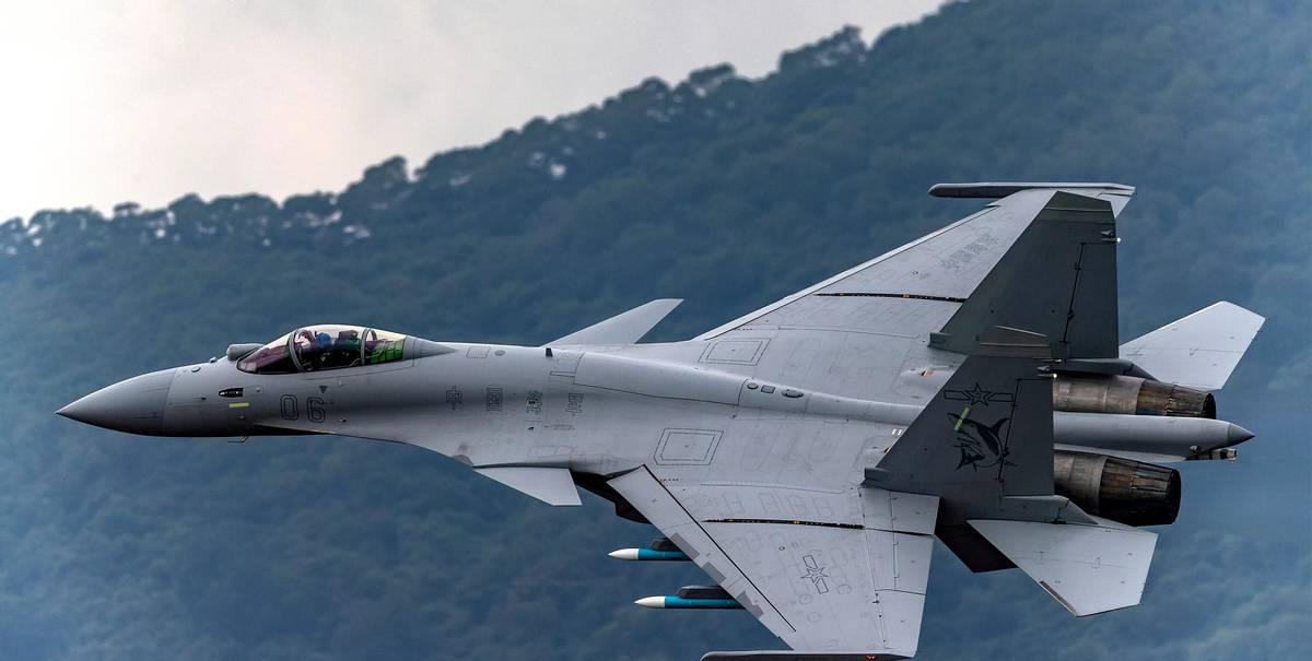 歼15T上了福建舰，重型机统治力让美方感叹：可惜不在美军手中。20年后回看，2