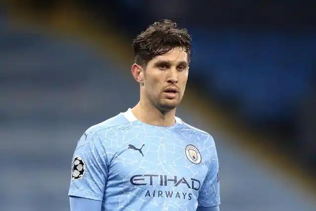 曼城三冠王2022-2023赛季，斯通斯表现可以说是惊为天人，那可是统治级别的表